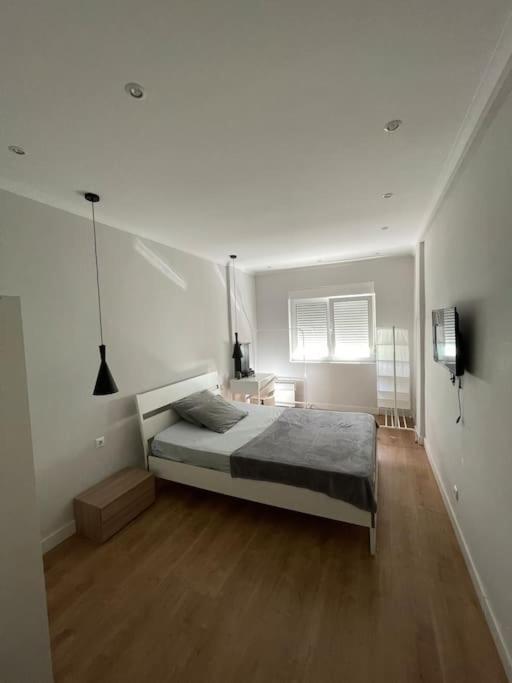 Quarto De Casal Close To Lisbon Flat Equipado Almada Esterno foto