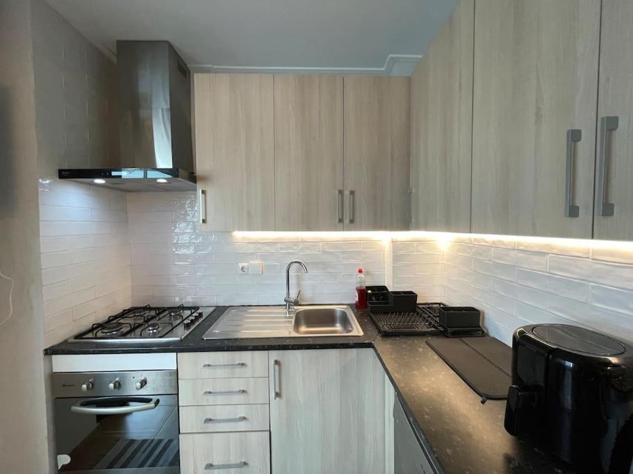 Quarto De Casal Close To Lisbon Flat Equipado Almada Esterno foto