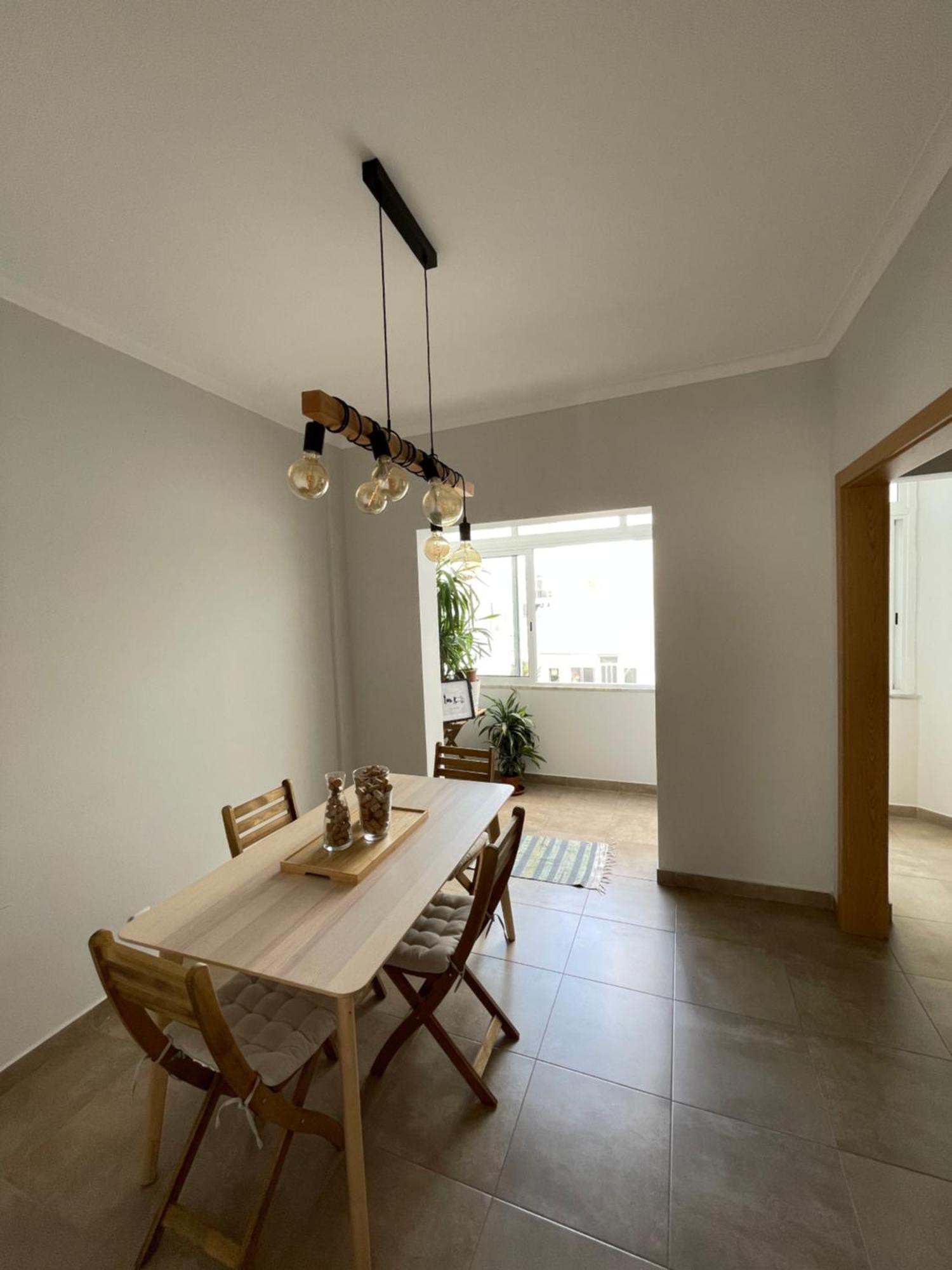 Quarto De Casal Close To Lisbon Flat Equipado Almada Esterno foto