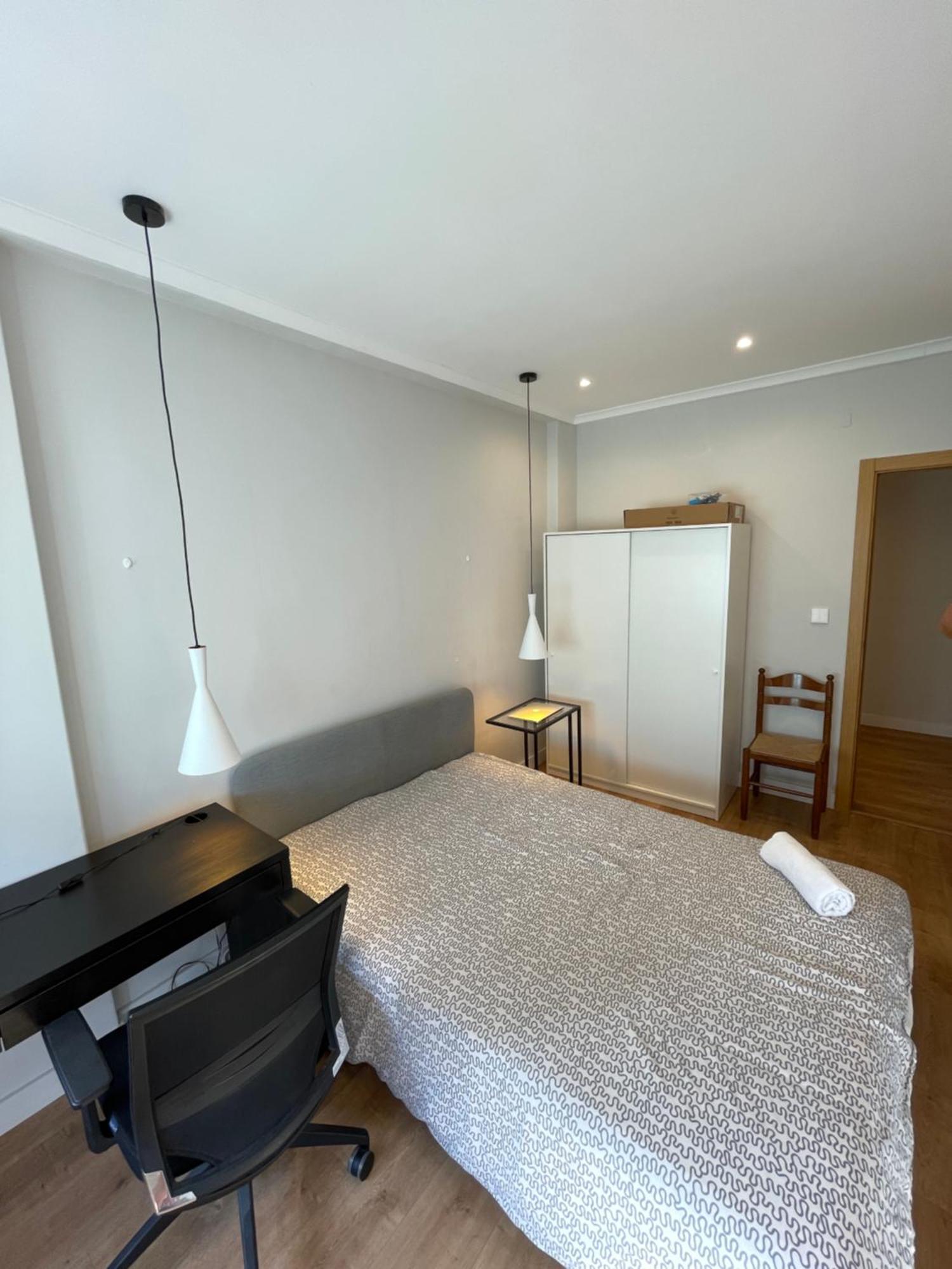 Quarto De Casal Close To Lisbon Flat Equipado Almada Esterno foto