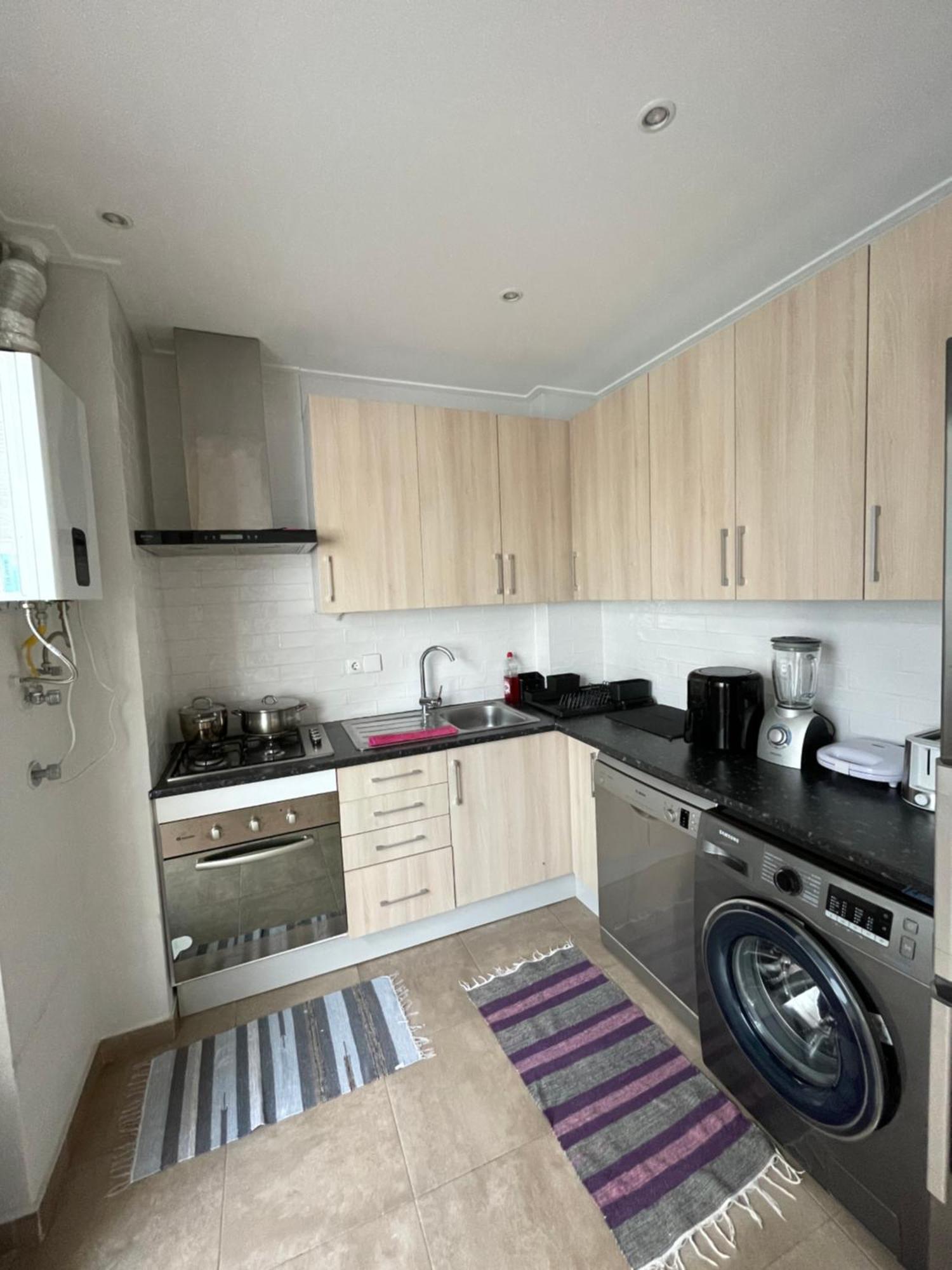 Quarto De Casal Close To Lisbon Flat Equipado Almada Esterno foto