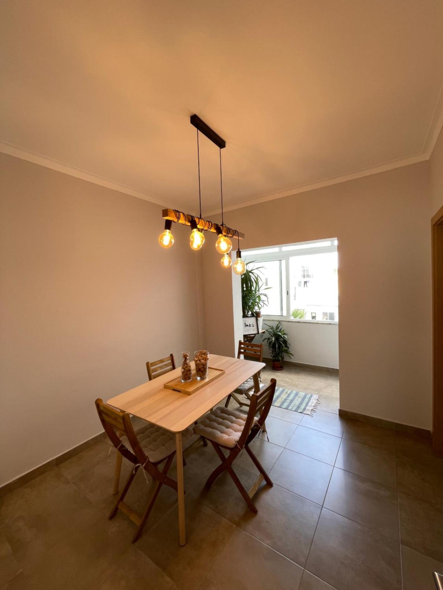 Quarto De Casal Close To Lisbon Flat Equipado Almada Esterno foto