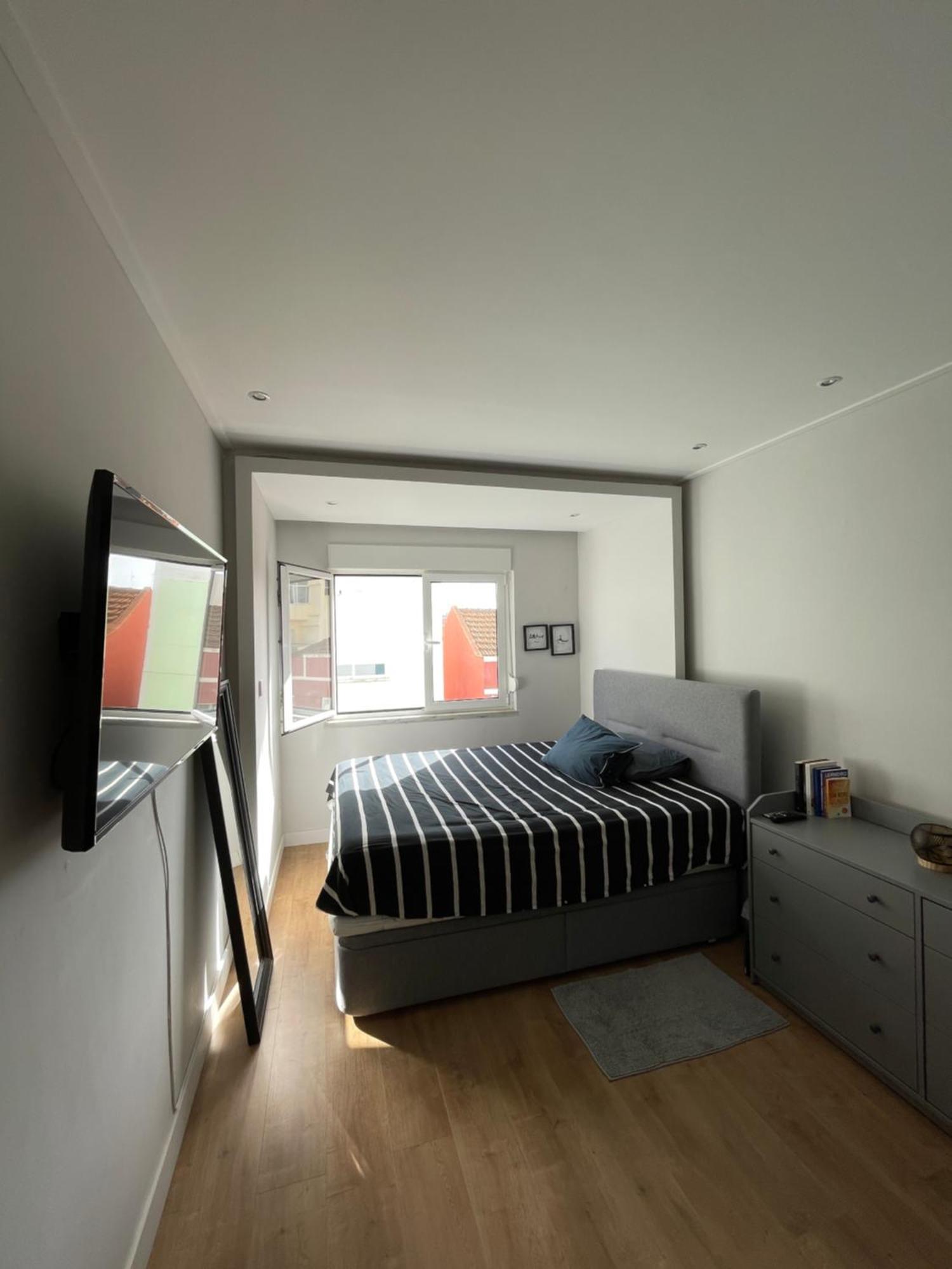 Quarto De Casal Close To Lisbon Flat Equipado Almada Camera foto