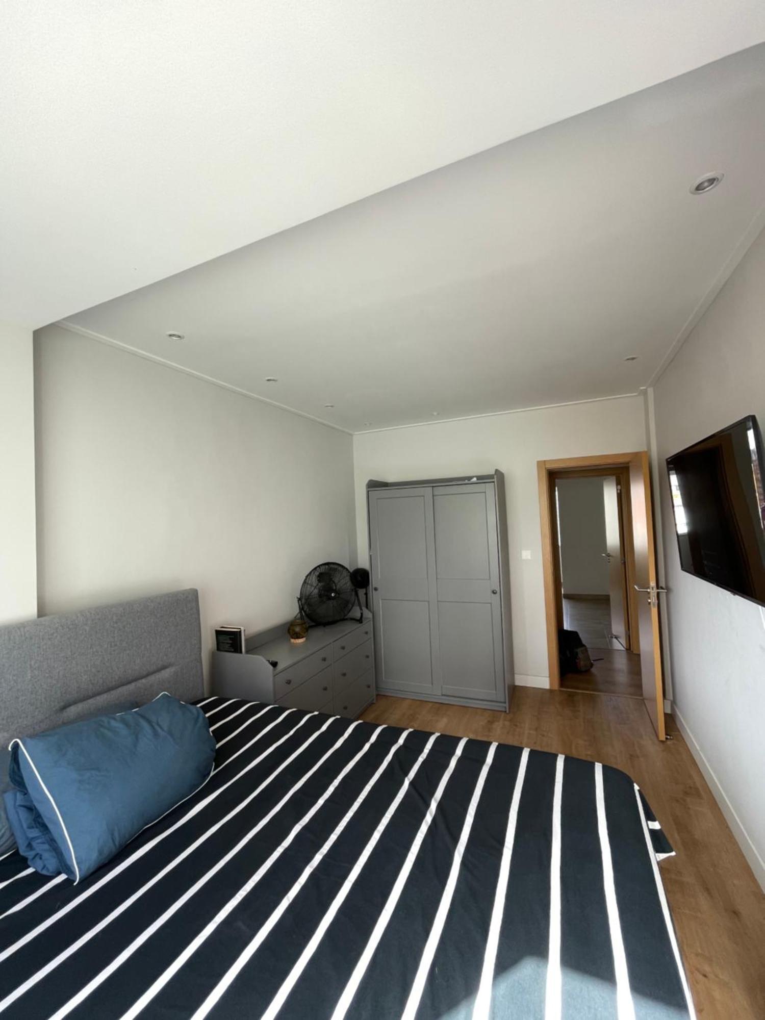 Quarto De Casal Close To Lisbon Flat Equipado Almada Camera foto