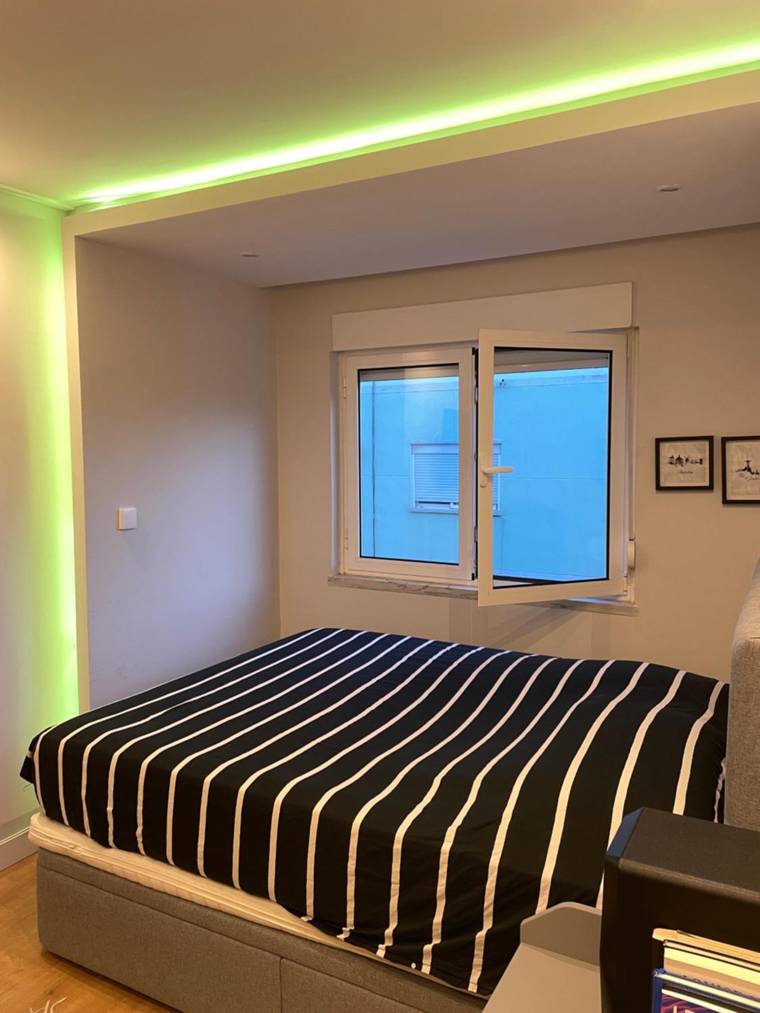 Quarto De Casal Close To Lisbon Flat Equipado Almada Camera foto