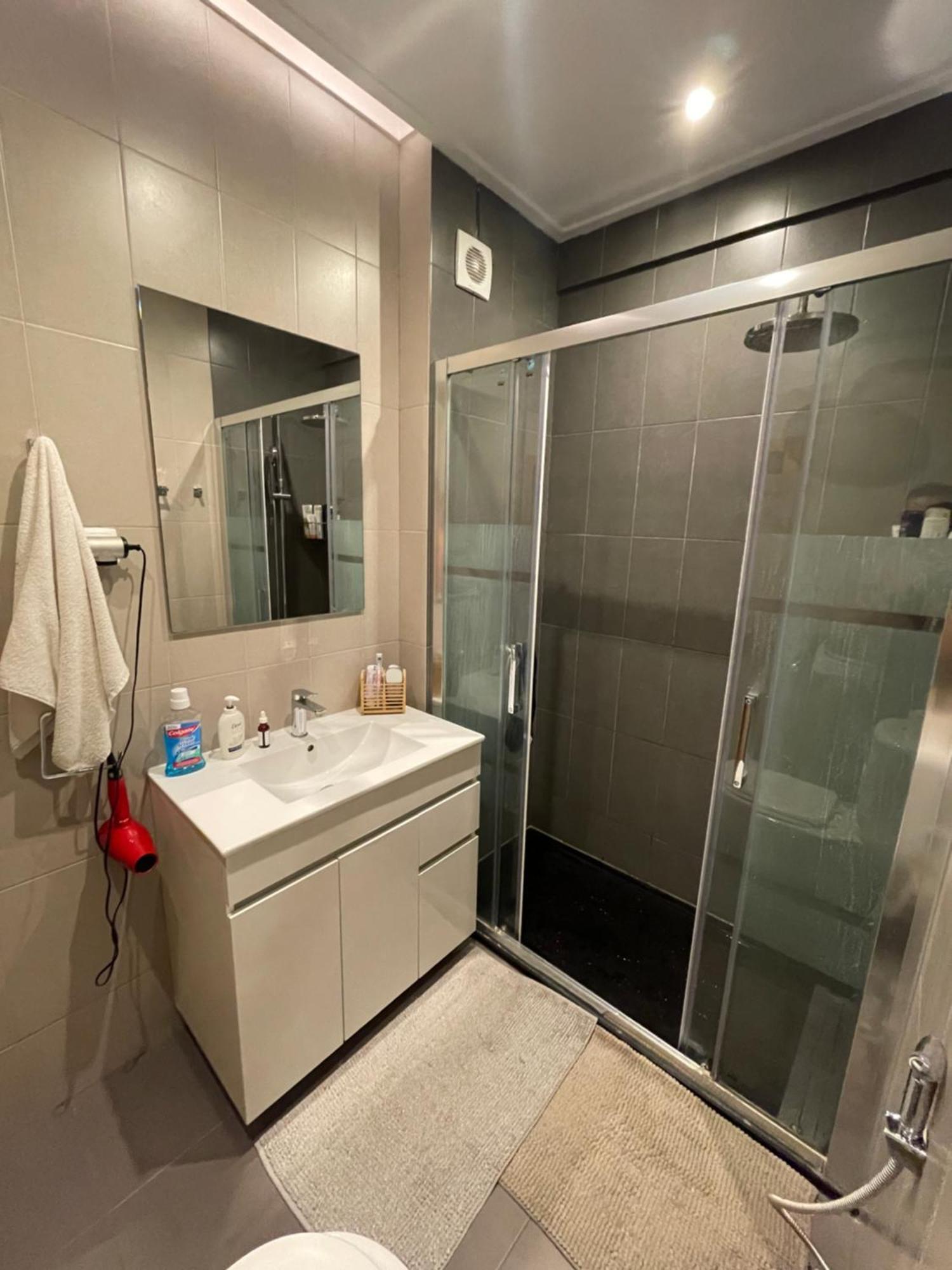 Quarto De Casal Close To Lisbon Flat Equipado Almada Esterno foto